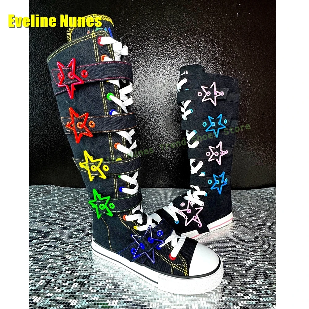 Street Fashion Trends 2025 - Stivali con plateau con fibbia a