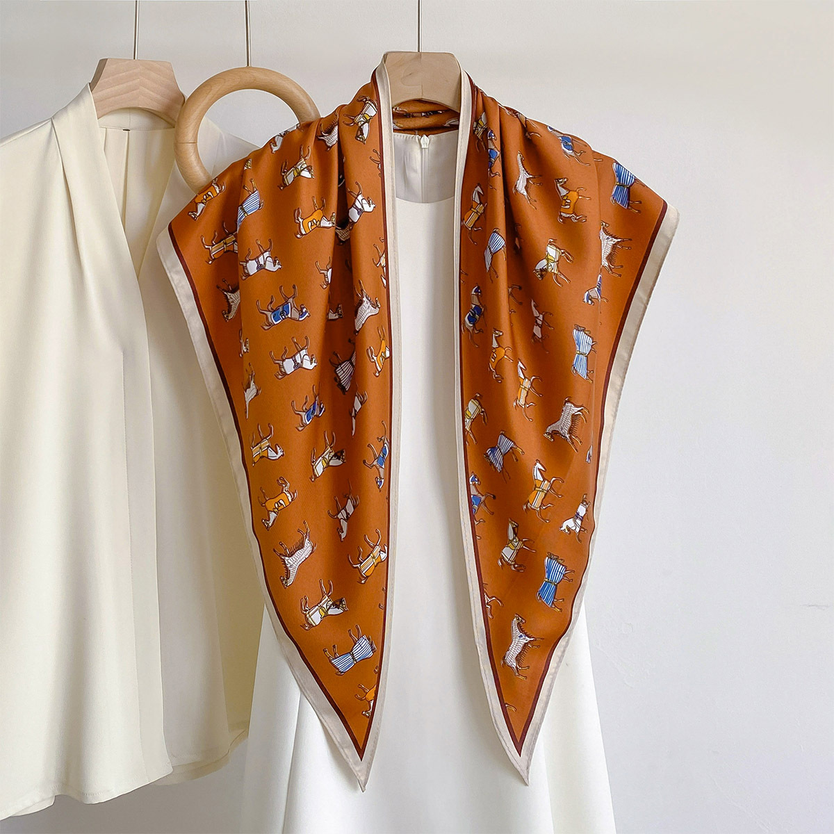 Bandana Multi Way - Foulard Triangolare in Raso Trendy con