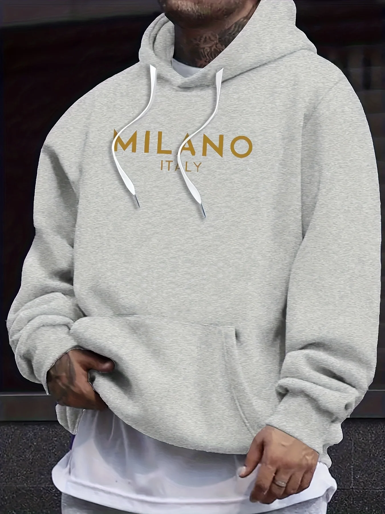 Street Fashion Milano - Felpa con cappuccio autunnale e invernale,