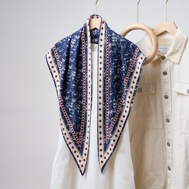 Sciarpa triangolare blu denim  - Bandana Multi Way recensione e prezzo