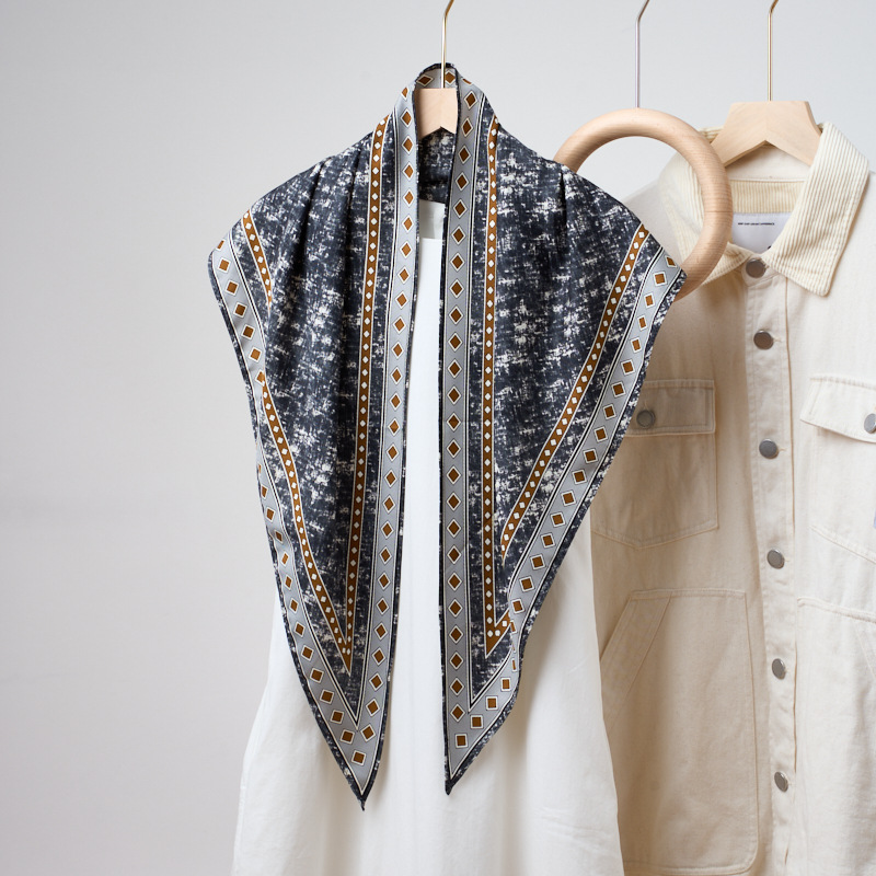 Sciarpa triangolare blu denim  - Bandana Multi Way recensione e prezzo