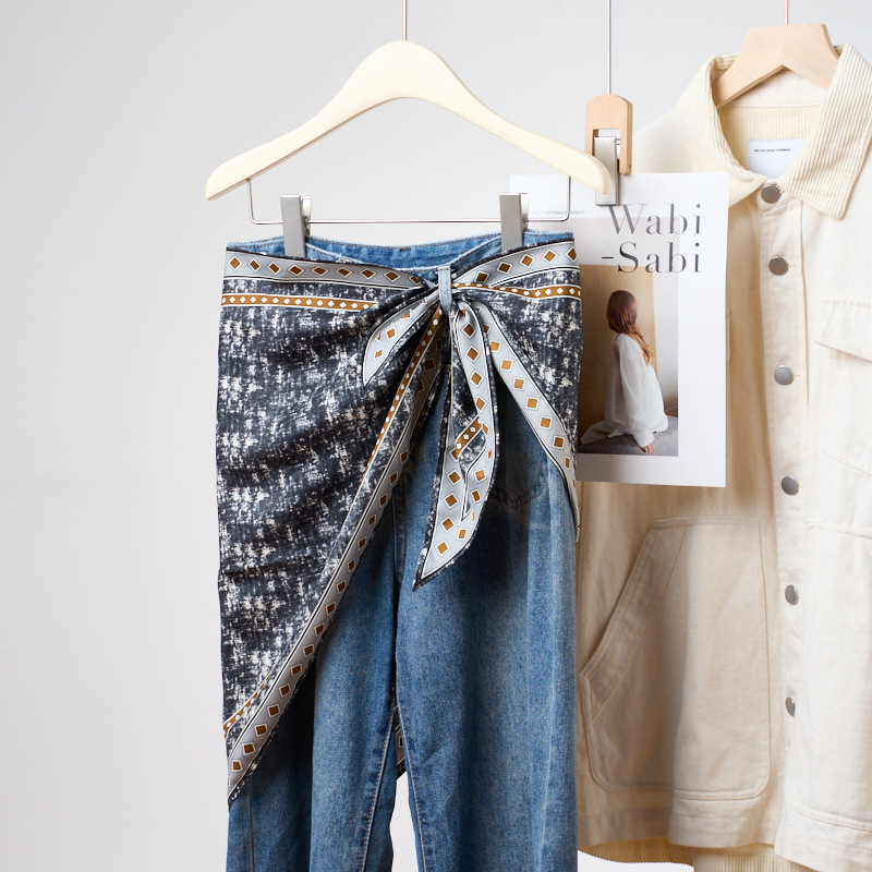Sciarpa triangolare blu denim  - Bandana Multi Way recensione e prezzo